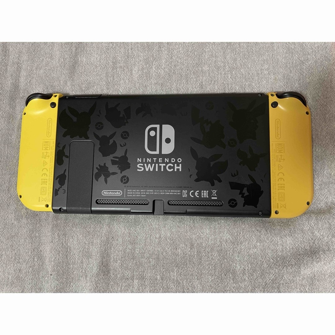 Nintendo Switch(ニンテンドースイッチ)のNintendo Switch LET'S GO! ピカチュウ　イーブイ エンタメ/ホビーのゲームソフト/ゲーム機本体(家庭用ゲーム機本体)の商品写真