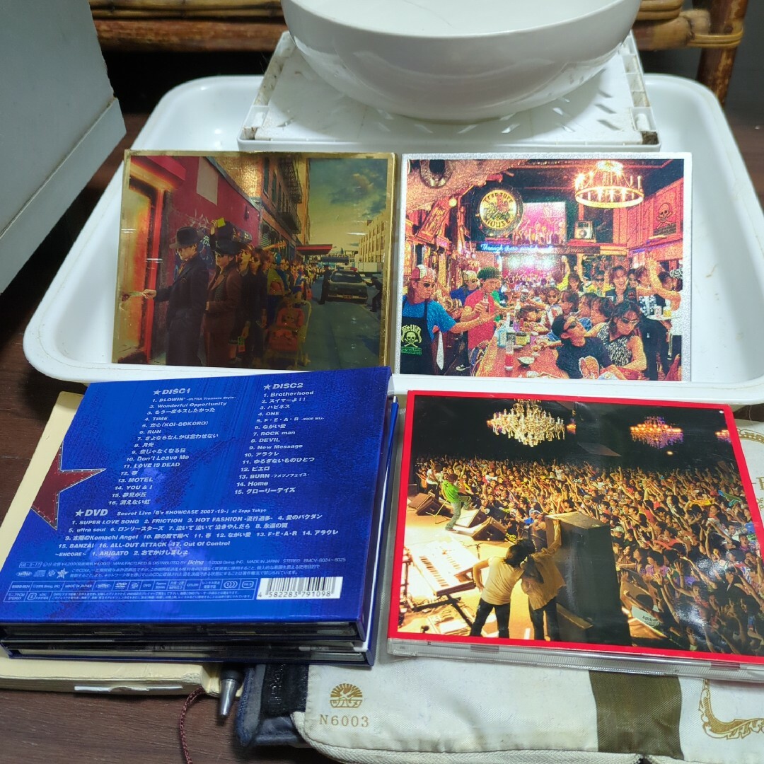 B'z The Best4枚セットです(^^) エンタメ/ホビーのCD(ポップス/ロック(邦楽))の商品写真