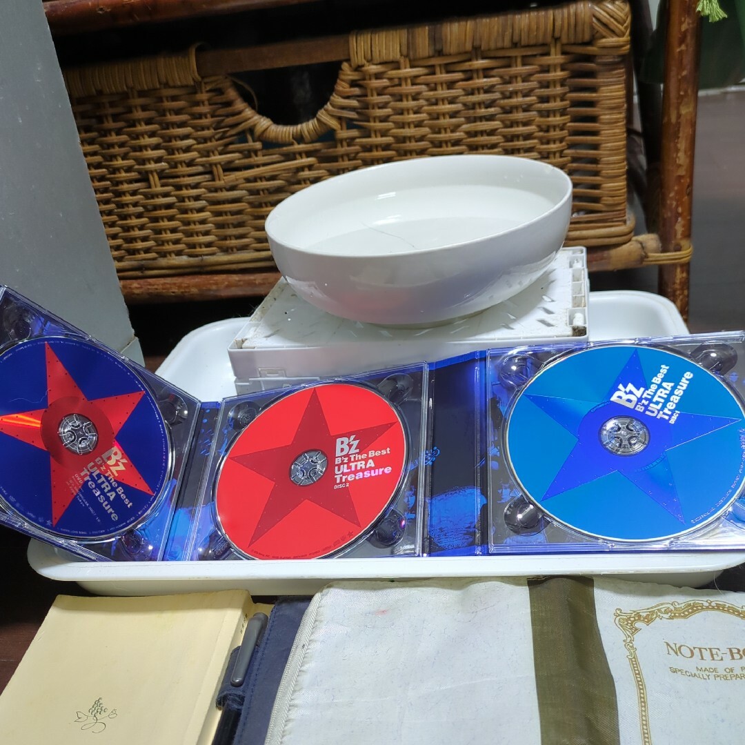 B'z The Best4枚セットです(^^) エンタメ/ホビーのCD(ポップス/ロック(邦楽))の商品写真