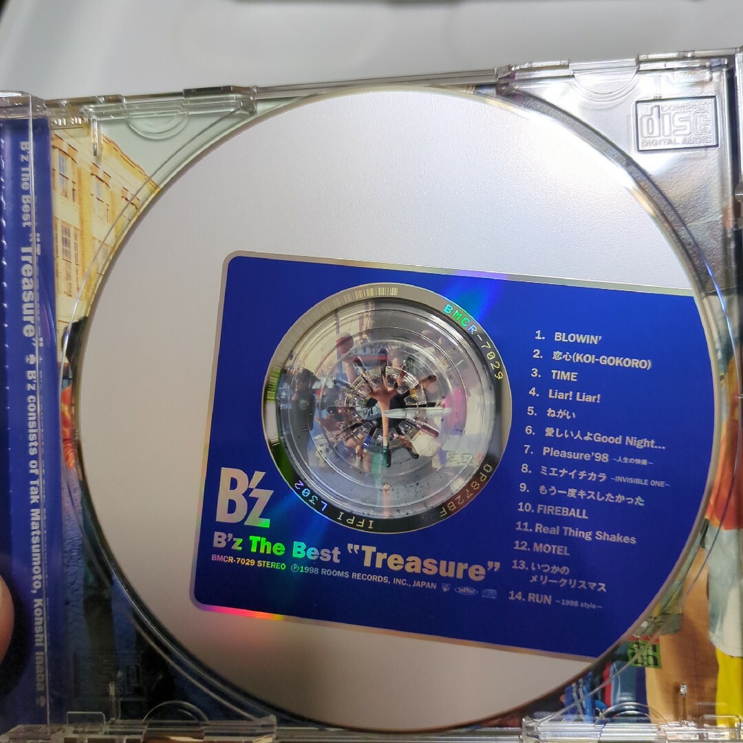 B'z The Best4枚セットです(^^) エンタメ/ホビーのCD(ポップス/ロック(邦楽))の商品写真