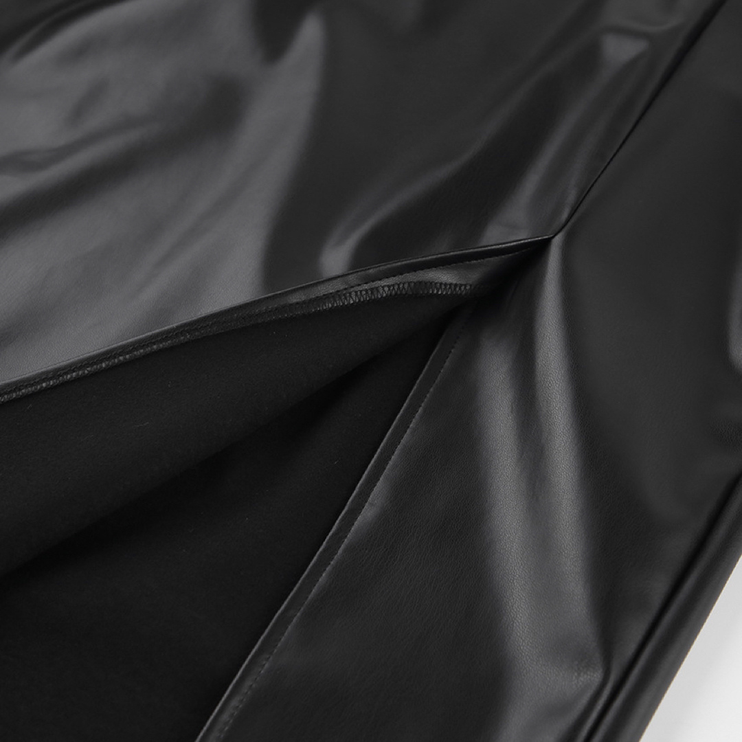 最終値下げ！フェイクレザースカート アーバンシック ブラック レディースのスカート(ひざ丈スカート)の商品写真