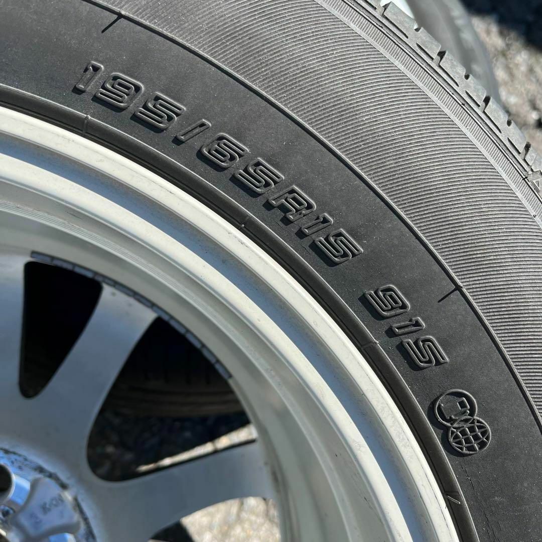 トヨタ(トヨタ)のトヨタZVW50プリウス純正 15インチ 195/65R15 タイヤ付き4本 自動車/バイクの自動車(タイヤ・ホイールセット)の商品写真