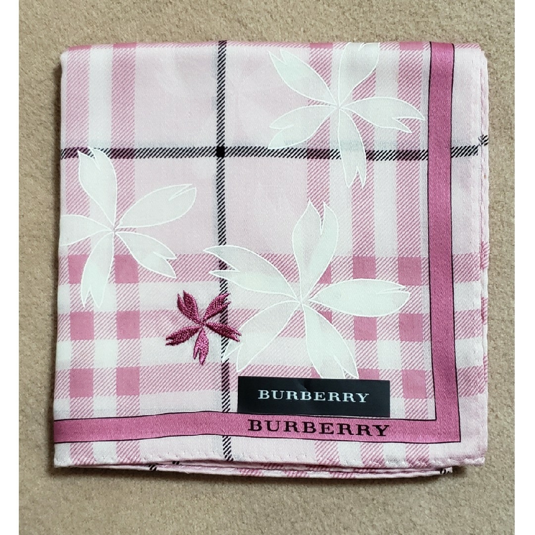 BURBERRY(バーバリー)の新品 ❀ バーバリー ❀ ハンカチ ❀ ピンク ❀ 花 ❀ 希少 レディースのファッション小物(ハンカチ)の商品写真