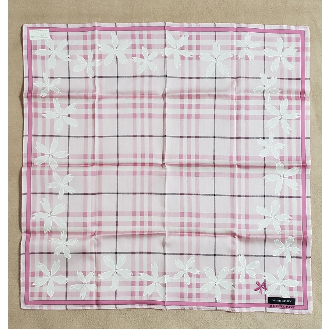 BURBERRY(バーバリー)の新品 ❀ バーバリー ❀ ハンカチ ❀ ピンク ❀ 花 ❀ 希少 レディースのファッション小物(ハンカチ)の商品写真