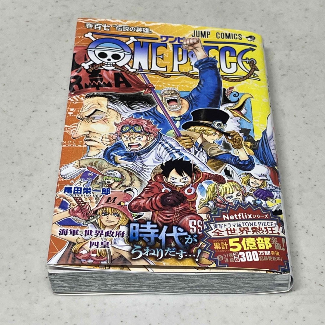 集英社(シュウエイシャ)のONE PIECE 107巻　ワンピース エンタメ/ホビーの漫画(少年漫画)の商品写真