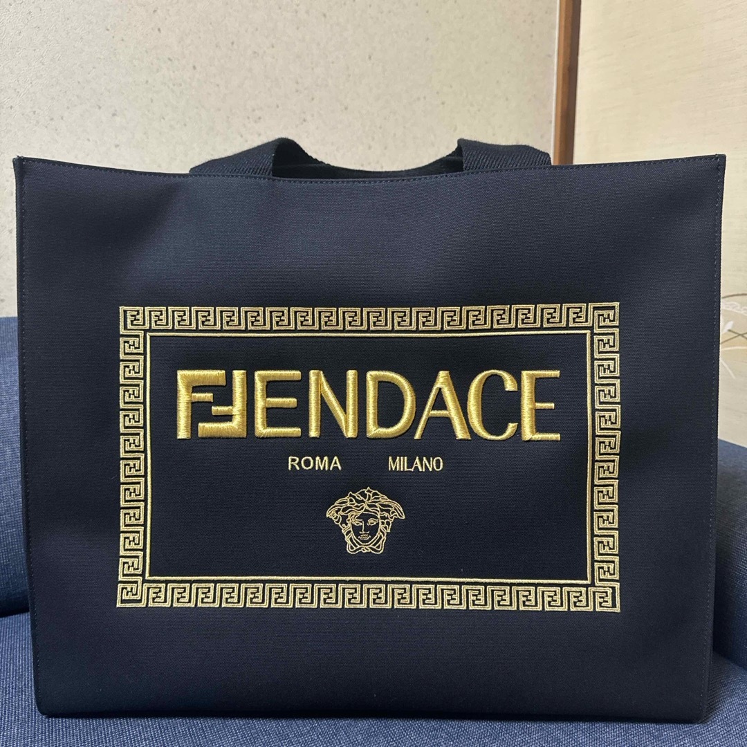 FENDI(フェンディ)のFENDACE フェンダーチェ　トートバッグ レディースのバッグ(ハンドバッグ)の商品写真