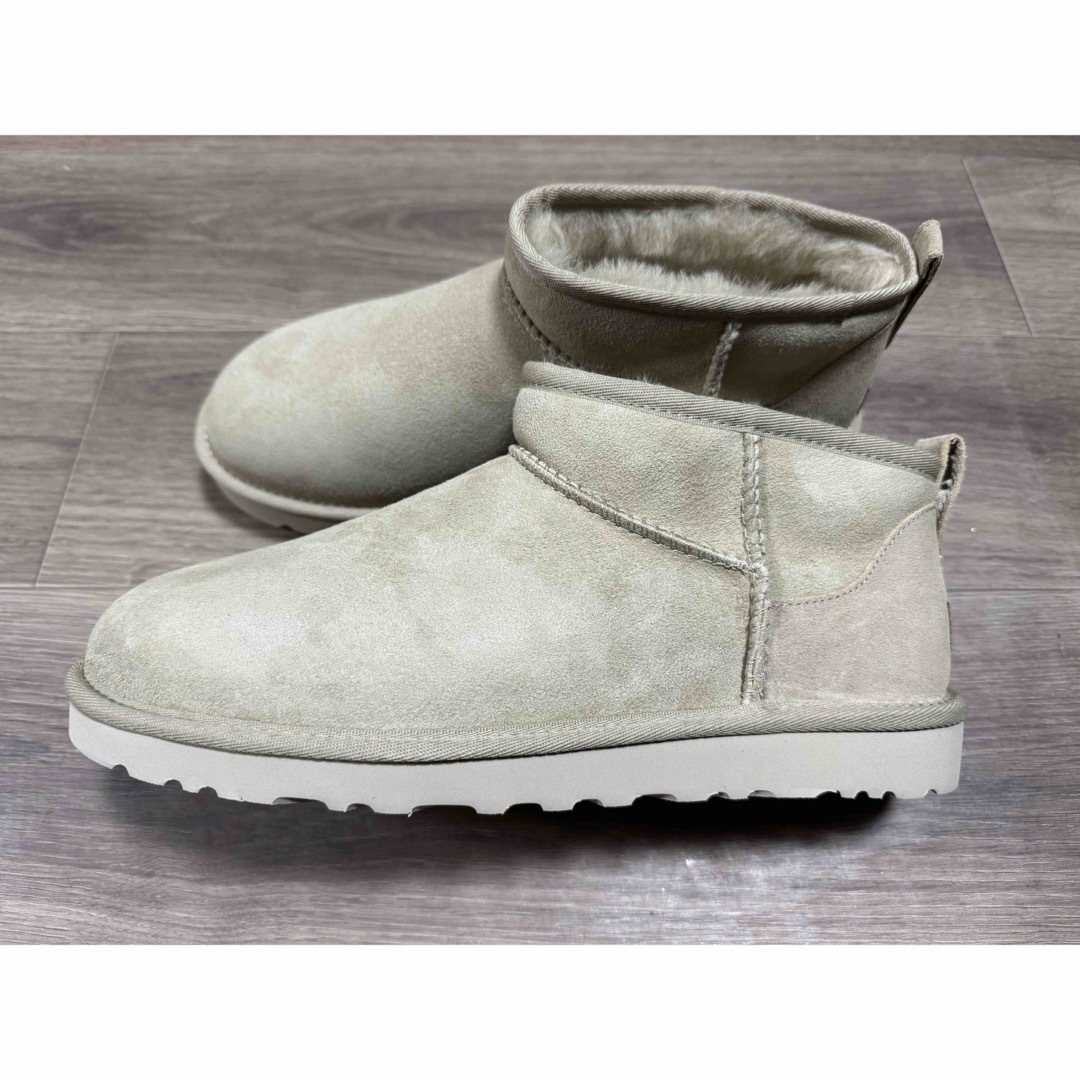 UGG(アグ)の新品正規品UGGムートンブーツメンズクラシックウルトラミニマスターシード28cm メンズの靴/シューズ(ブーツ)の商品写真