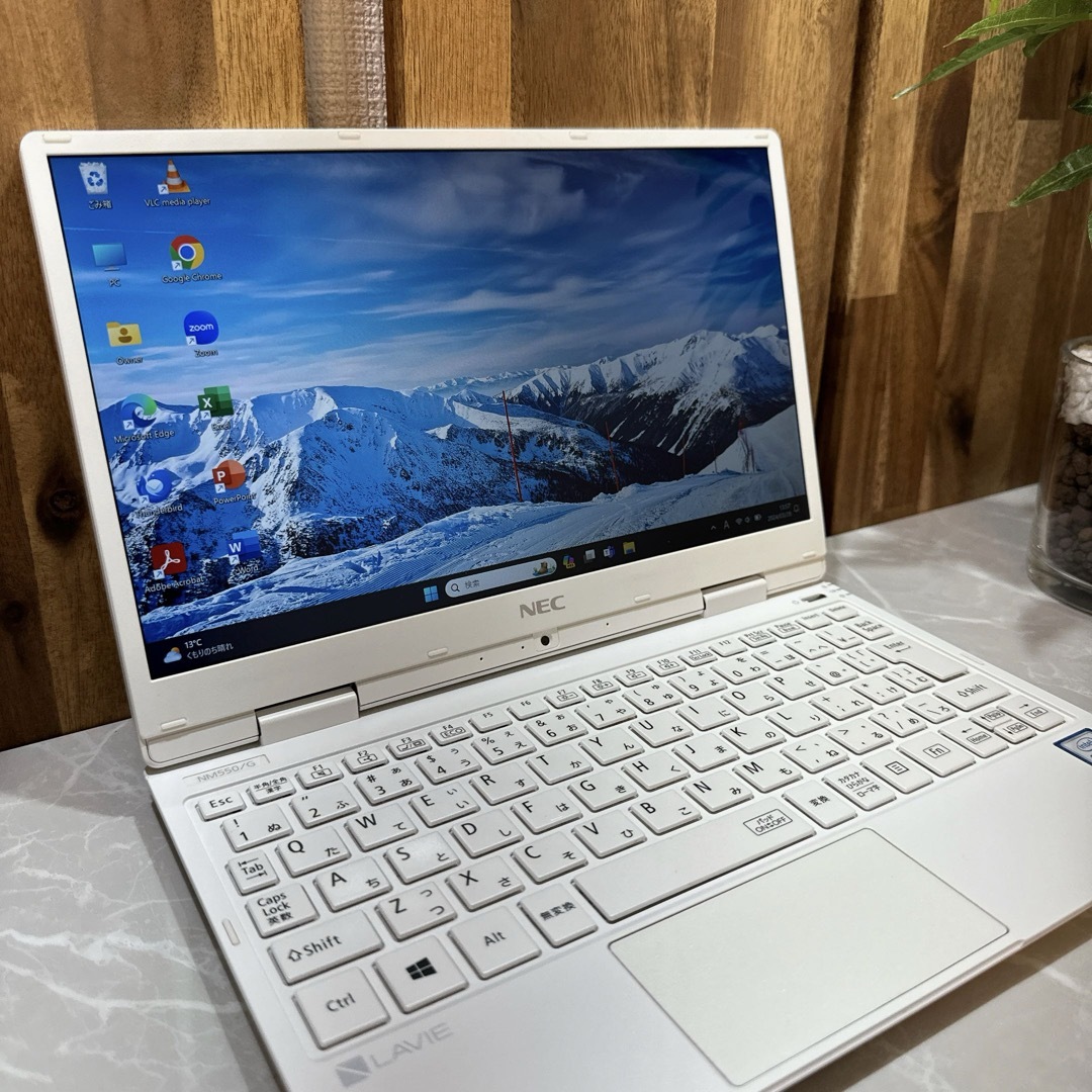 NEC(エヌイーシー)のNEC LAVIE☘SSD256GB☘Core i5第7世代☘メモリ4GB スマホ/家電/カメラのPC/タブレット(ノートPC)の商品写真