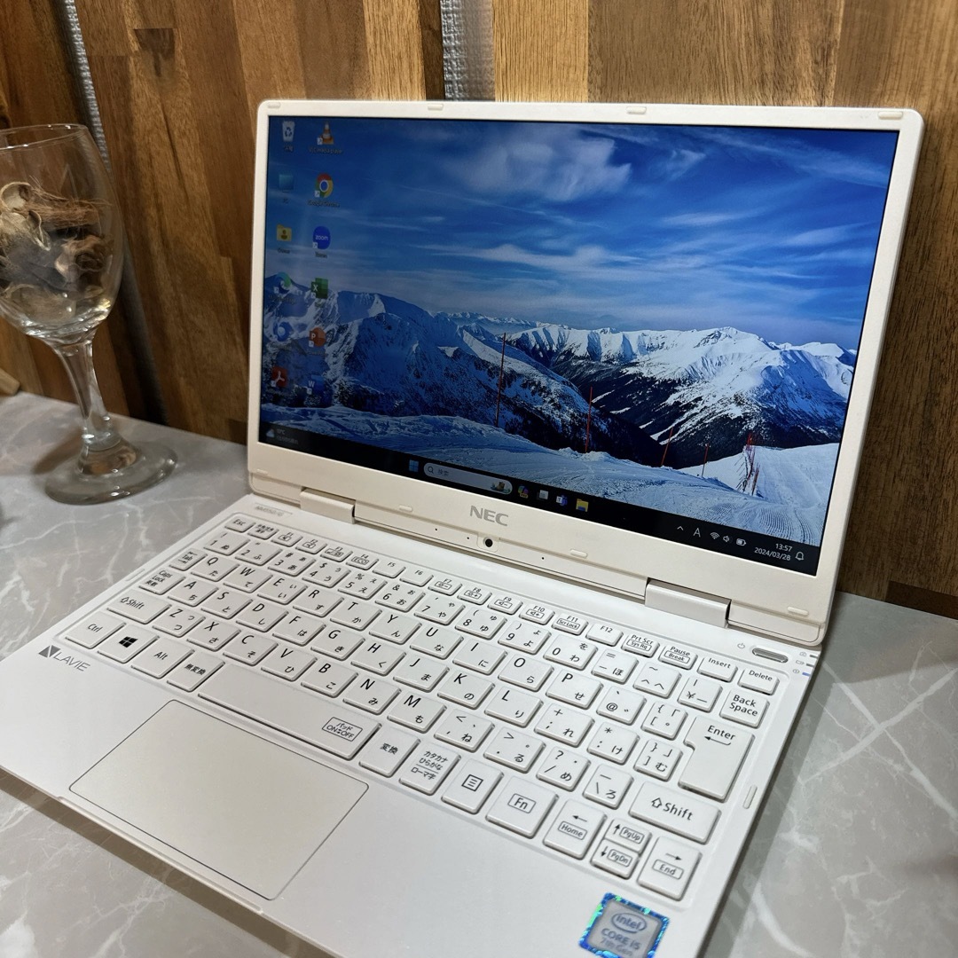 NEC(エヌイーシー)のNEC LAVIE☘SSD256GB☘Core i5第7世代☘メモリ4GB スマホ/家電/カメラのPC/タブレット(ノートPC)の商品写真