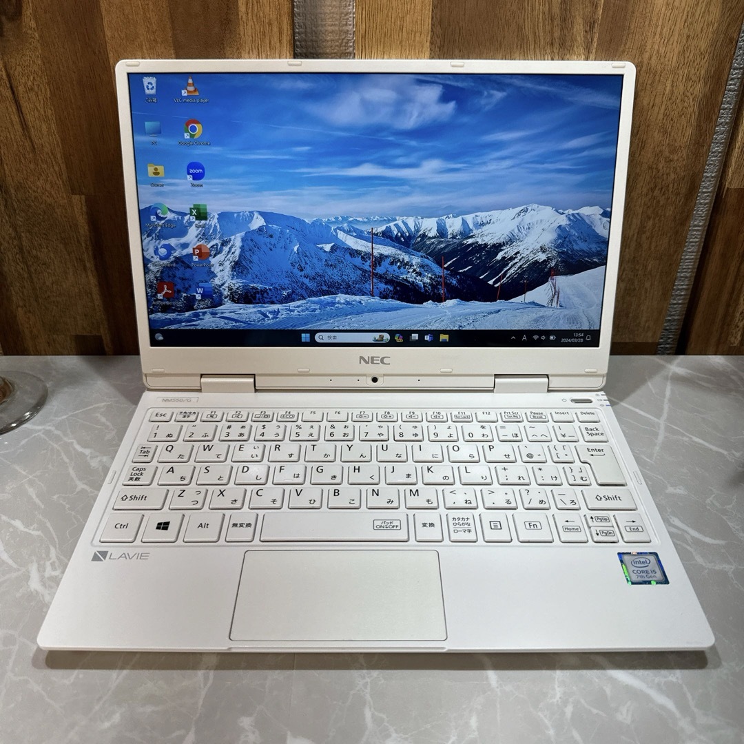 NEC(エヌイーシー)のNEC LAVIE☘SSD256GB☘Core i5第7世代☘メモリ4GB スマホ/家電/カメラのPC/タブレット(ノートPC)の商品写真