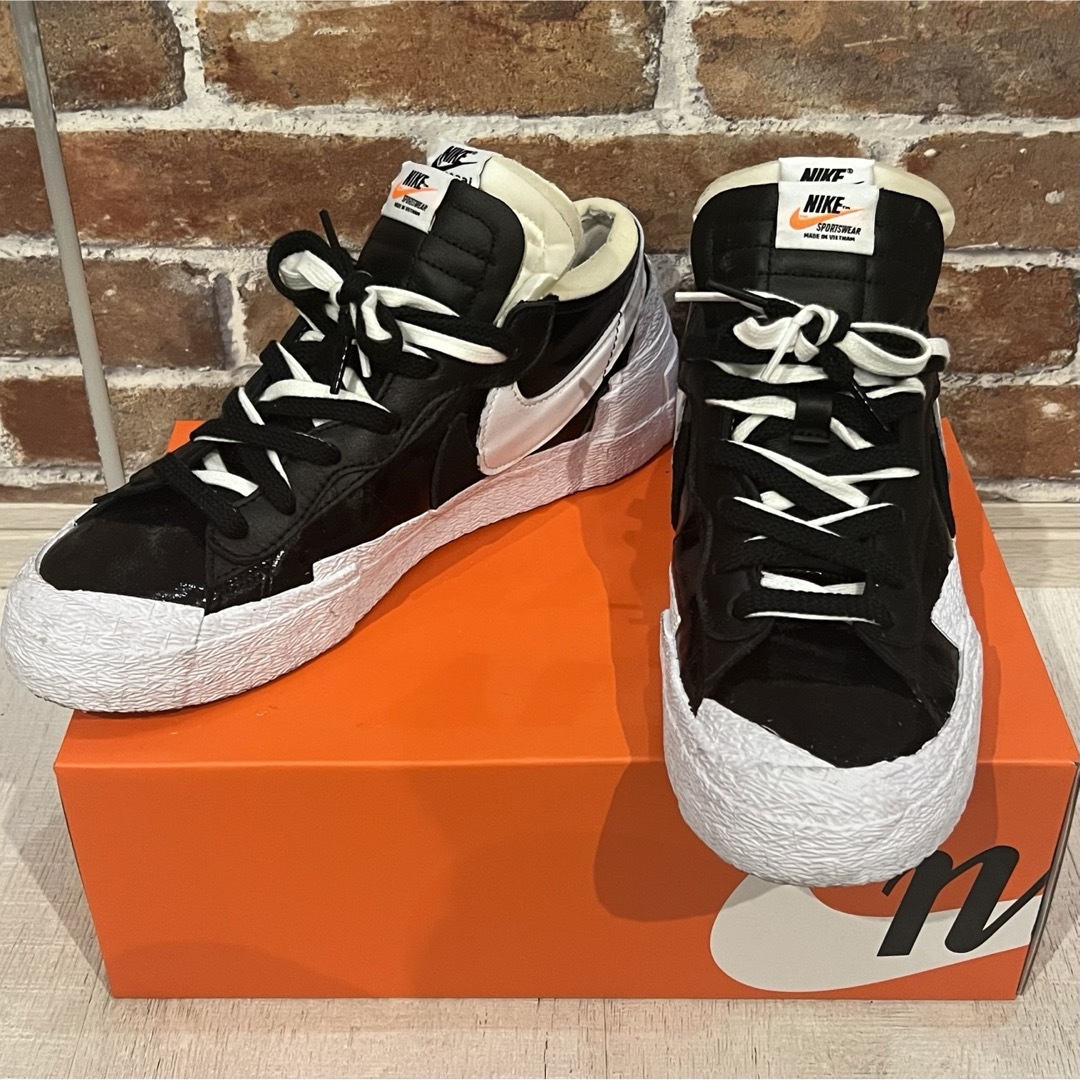 sacai(サカイ)のNIKE × sacai BLAZER LOW BLACK PATENT メンズの靴/シューズ(スニーカー)の商品写真