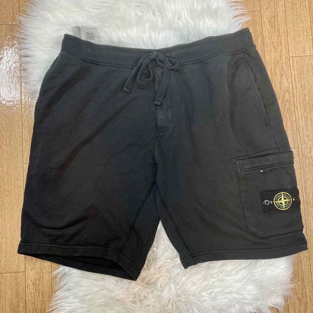 STONE ISLAND(ストーンアイランド)のストーンアイランド スウェットハーフパンツ ブラック 黒 4L メンズのパンツ(ショートパンツ)の商品写真