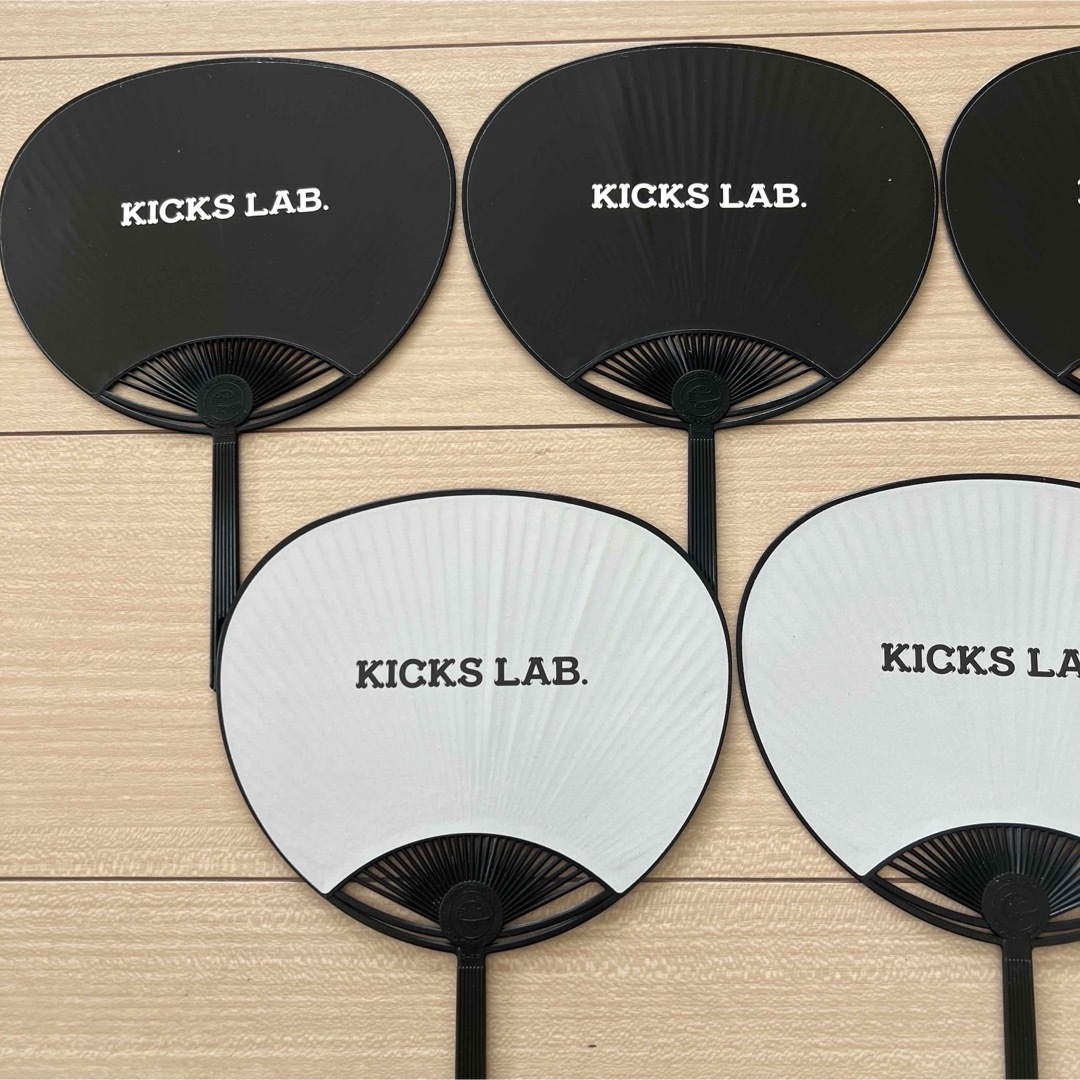 KICKS LAB.(キックスラボ)のKICKS LAB. うちわ　KICKS LAB. ステッカー エンタメ/ホビーのコレクション(ノベルティグッズ)の商品写真