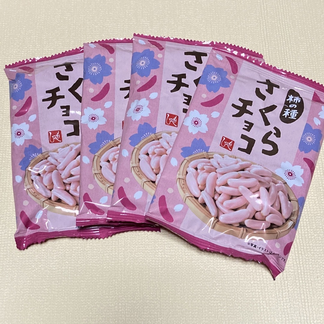 KALDI(カルディ)のカルディ もへじ 柿の種 桜 さくら チョコ 4個 食品/飲料/酒の食品(菓子/デザート)の商品写真