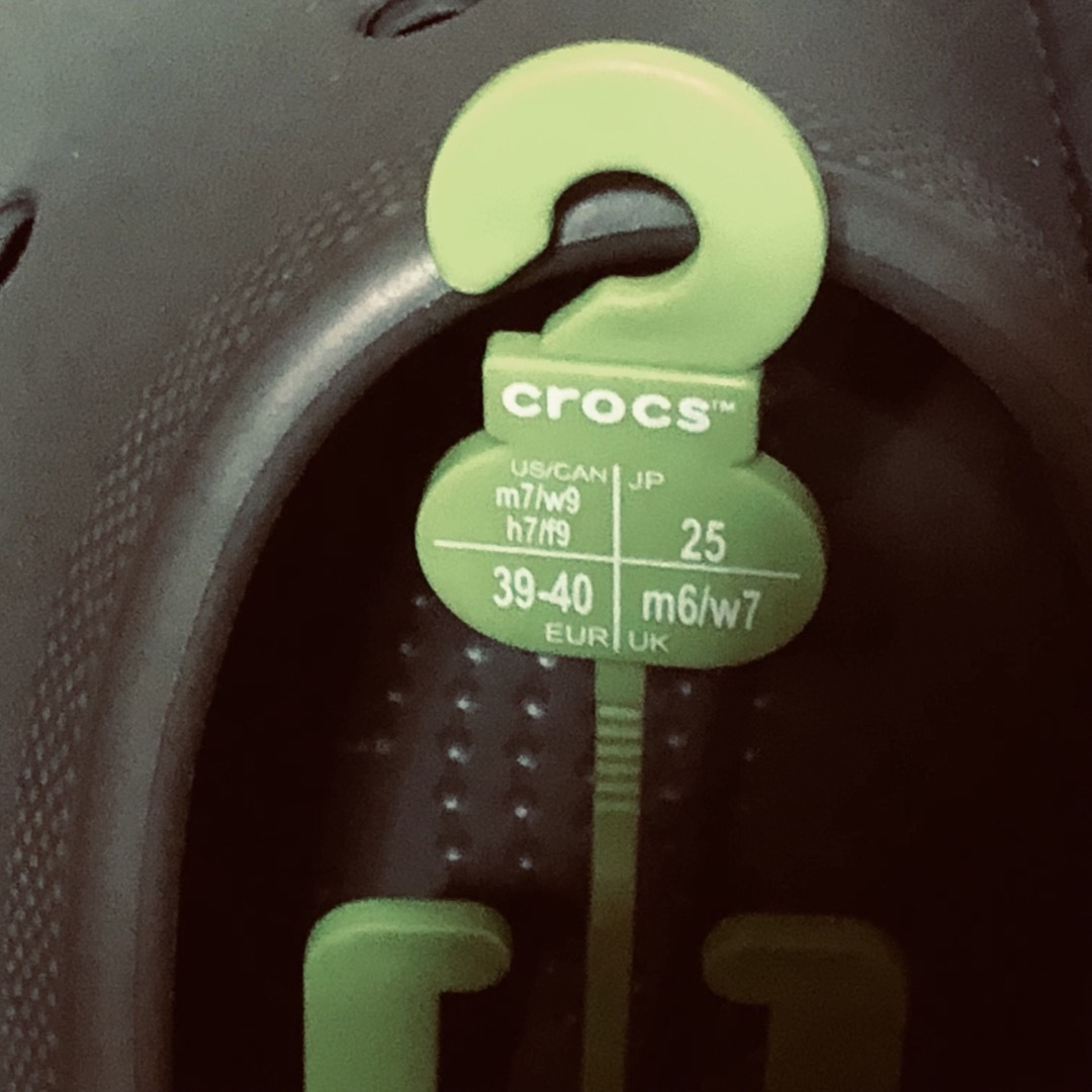 crocs(クロックス)のクロックス クラッシュクロッグ  ダスティオリーブ  25cm  新品 レディースの靴/シューズ(サンダル)の商品写真