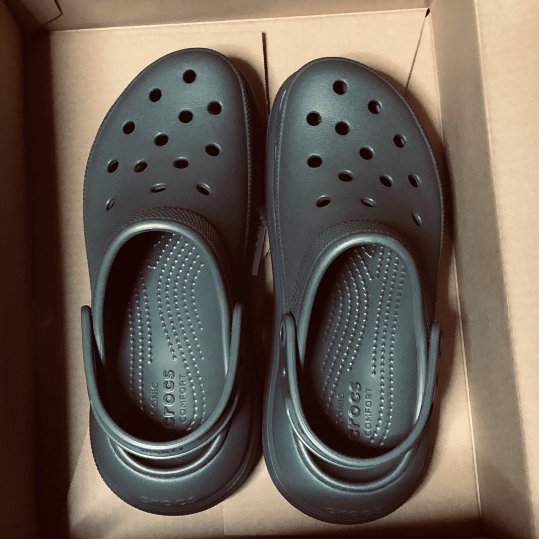 crocs(クロックス)のクロックス クラッシュクロッグ  ダスティオリーブ  25cm  新品 レディースの靴/シューズ(サンダル)の商品写真