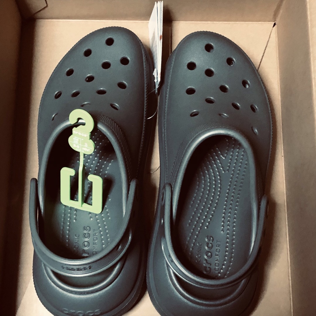 crocs(クロックス)のクロックス クラッシュクロッグ  ダスティオリーブ  25cm  新品 レディースの靴/シューズ(サンダル)の商品写真