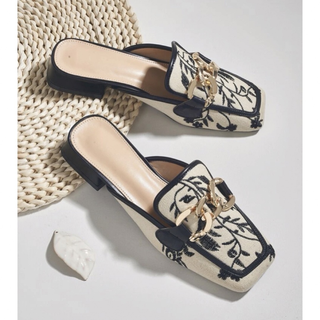 チェーンデコレーション刺繍フラットシューズミュール レディースの靴/シューズ(ミュール)の商品写真