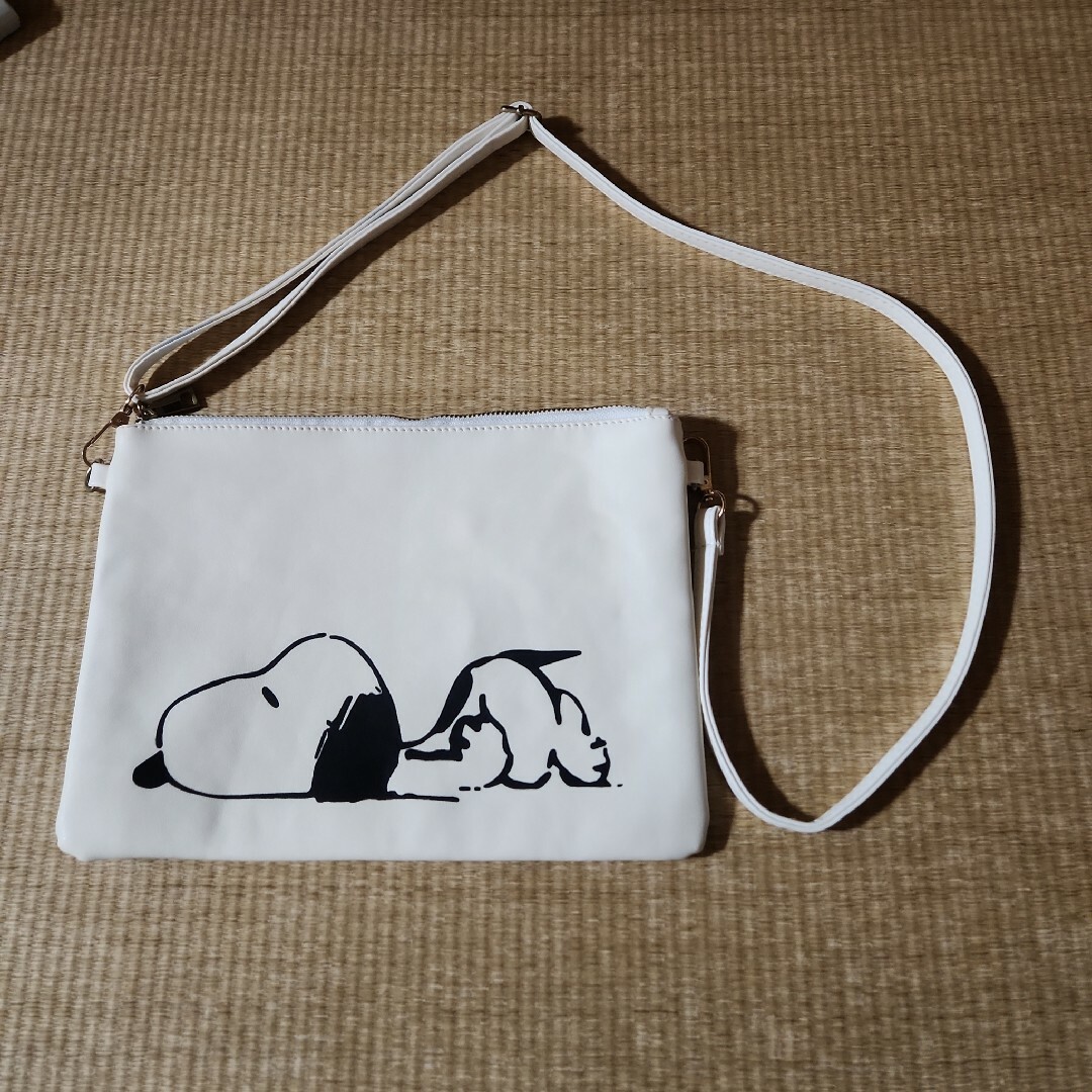 SNOOPY(スヌーピー)のPEANUTS スヌーピーショルダーバッグ クラッチバッグ レディースのバッグ(ショルダーバッグ)の商品写真