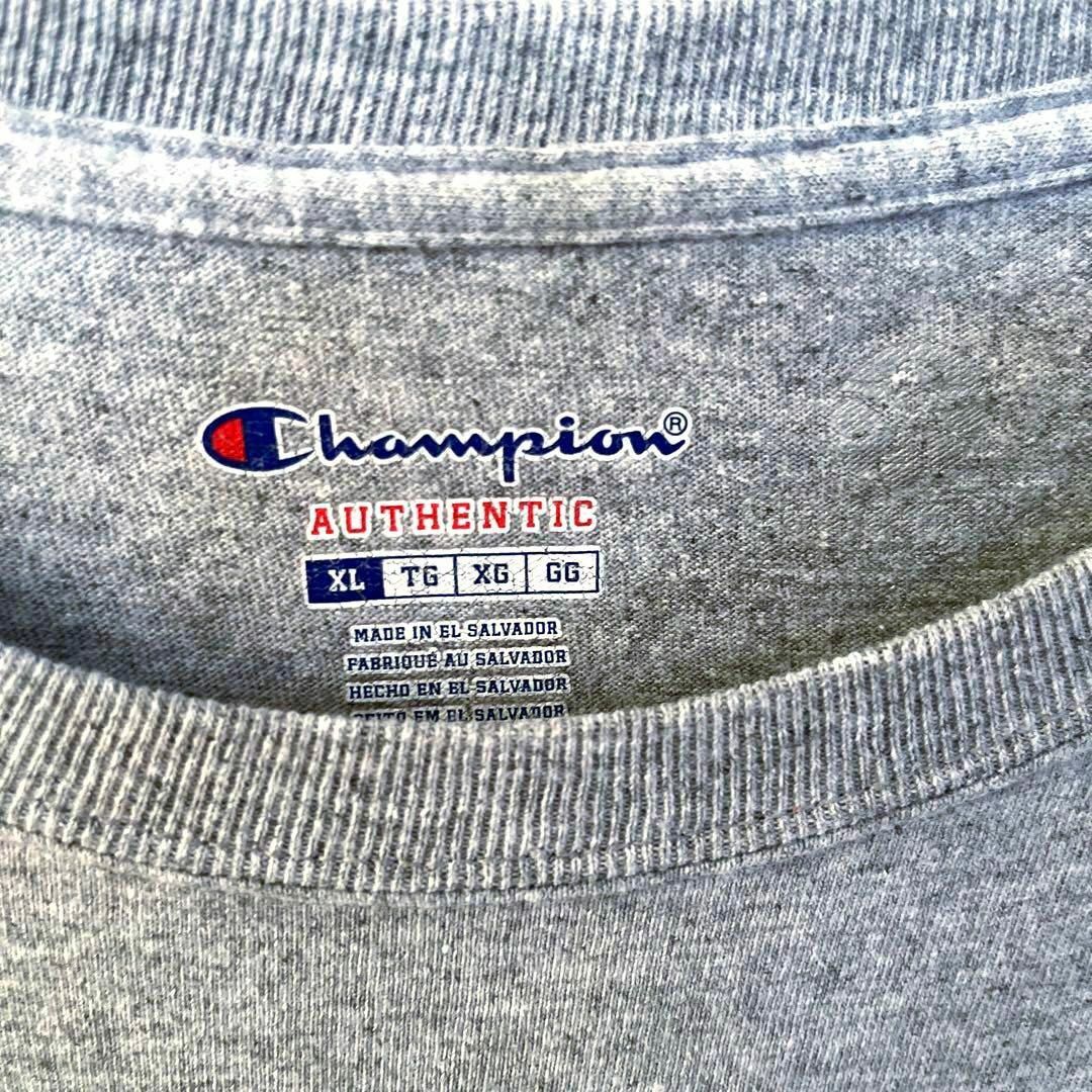 Champion(チャンピオン)のアメリカ古着　チャンピオン　長袖ワンポイントプリントTシャツ　サイズXL グレー メンズのトップス(Tシャツ/カットソー(半袖/袖なし))の商品写真