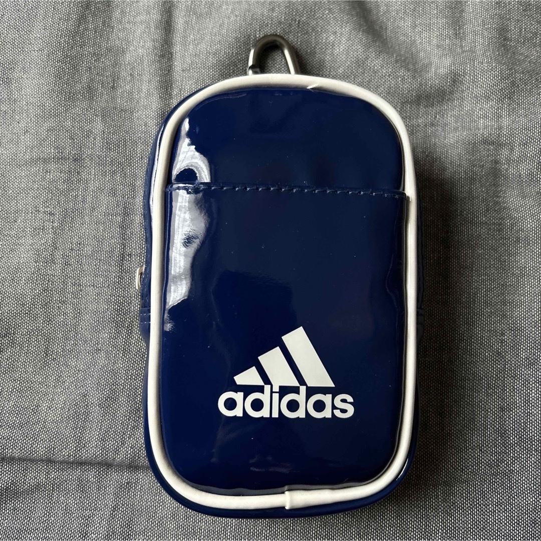 adidas(アディダス)の【未使用・新品】アディダス カラビナ付きマルチポーチ　adidas スポーツ/アウトドアのスポーツ/アウトドア その他(その他)の商品写真