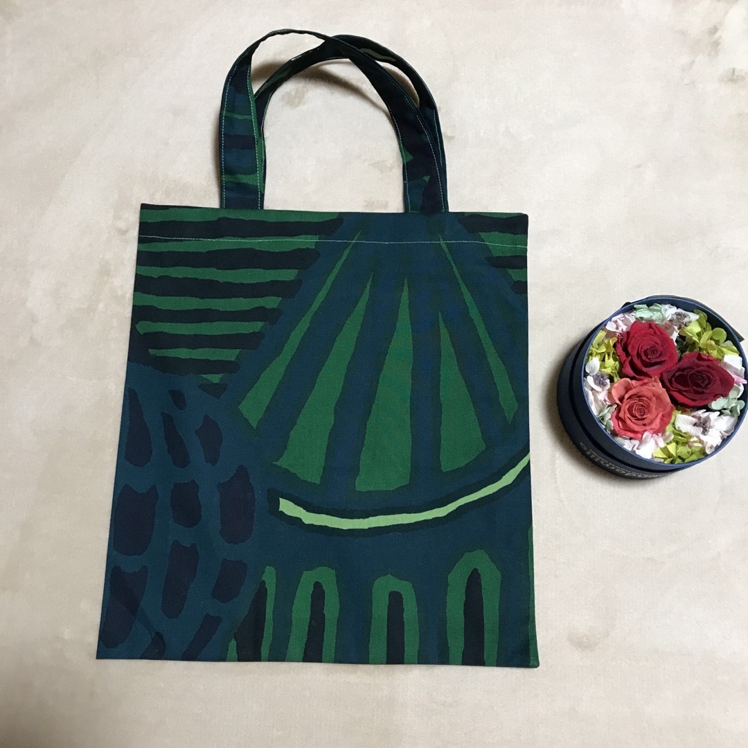 marimekko(マリメッコ)のマリメッコ    生地　ハンドメイド　クミセバ　グリーン　A4封筒対応トート ハンドメイドのファッション小物(バッグ)の商品写真