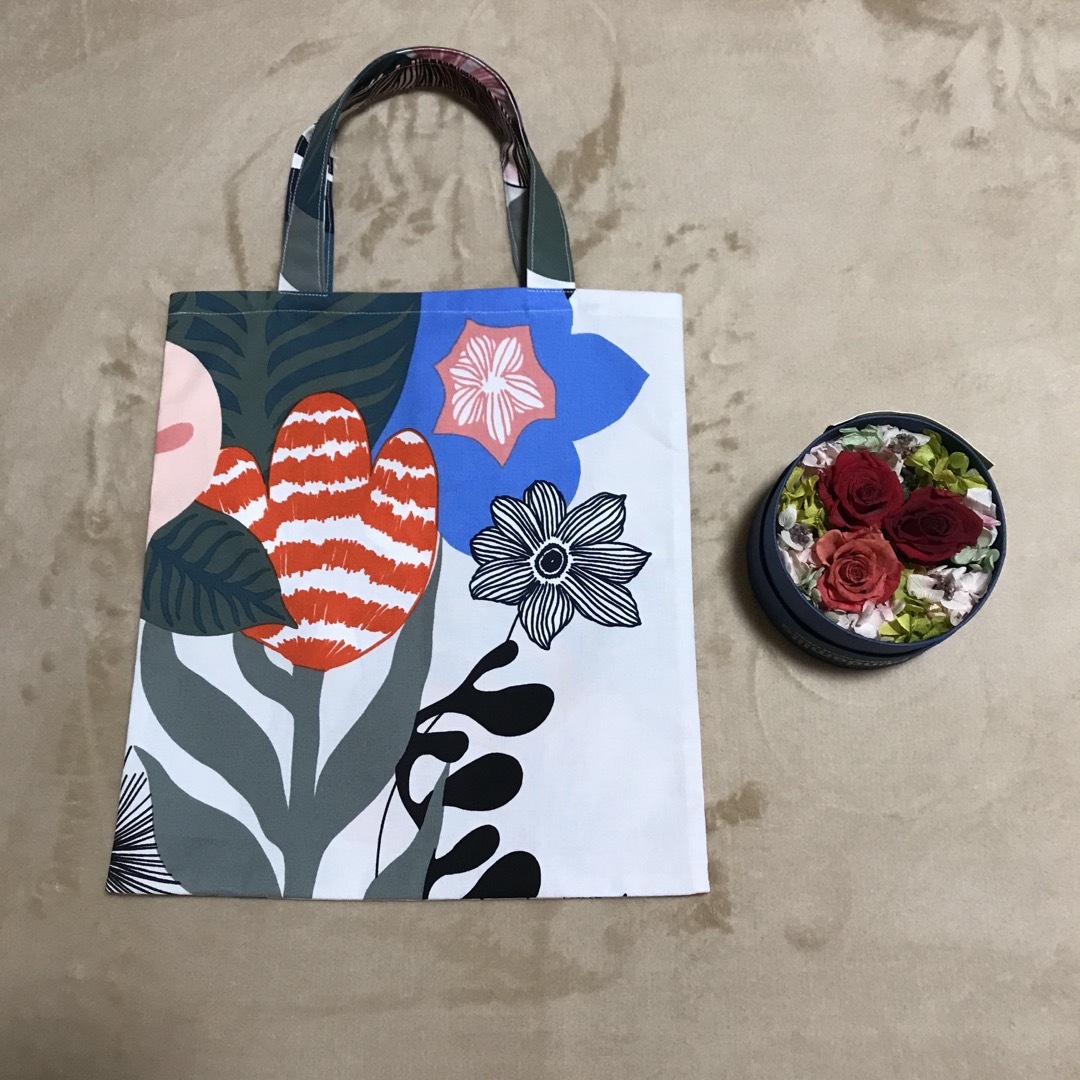 marimekko(マリメッコ)のマリメッコ    生地　ハンドメイド　カスブ　A4封筒対応トートバック ハンドメイドのファッション小物(バッグ)の商品写真