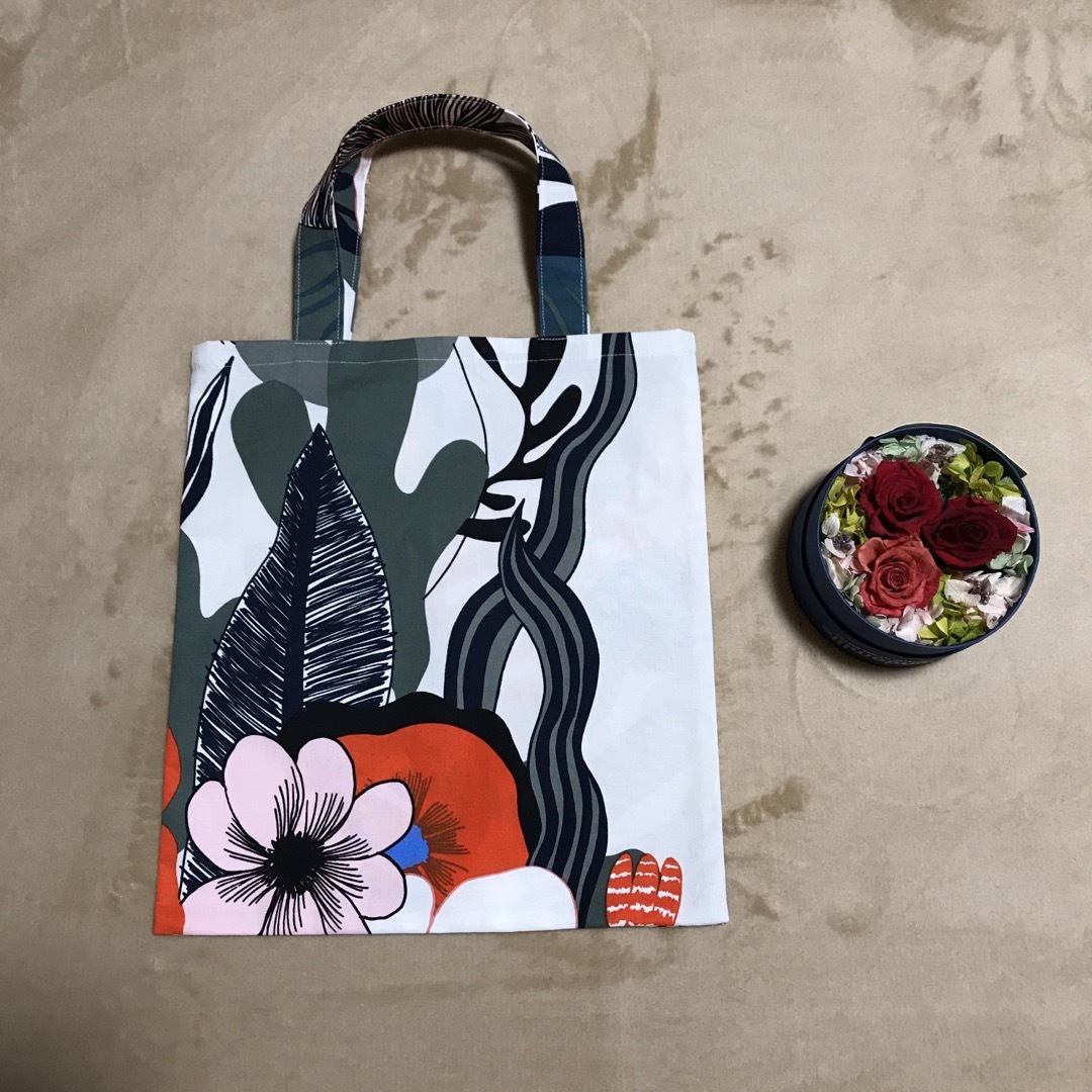 marimekko(マリメッコ)のマリメッコ    生地　ハンドメイド　カスブ　A4封筒対応トートバック ハンドメイドのファッション小物(バッグ)の商品写真