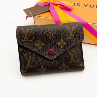 ルイヴィトン(LOUIS VUITTON)のルイヴィトン　モノグラム　ヴィクトリーヌ　フューシャ　三つ折り財布(財布)