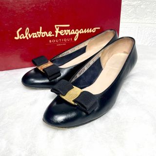 サルヴァトーレフェラガモ(Salvatore Ferragamo)のサルヴァトーレフェラガモ　ヴァラ　パンプス　革　黒　5C 22cm(ハイヒール/パンプス)