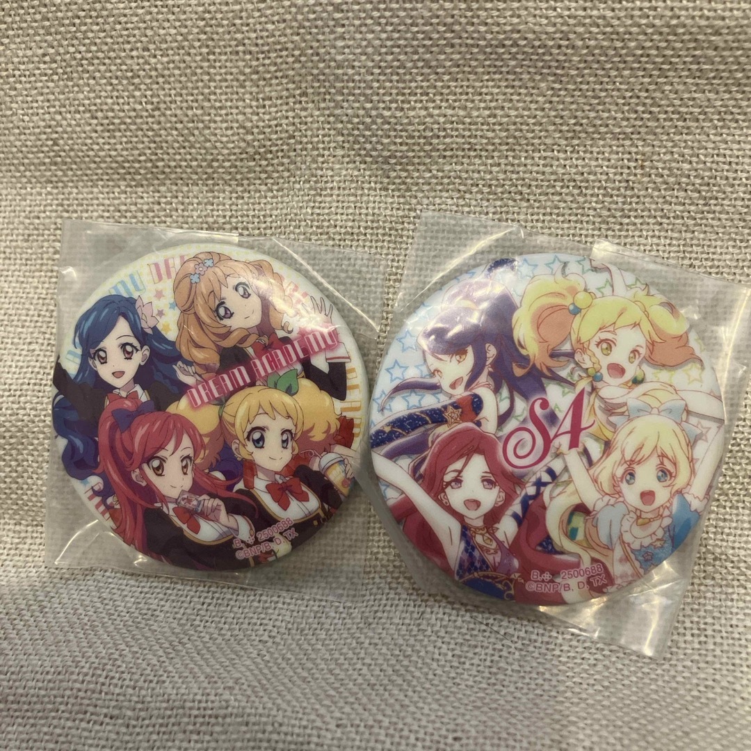 アイカツ！シリーズあそーと　Ｃ賞ホログラム缶バッジ　２種セット エンタメ/ホビーのアニメグッズ(バッジ/ピンバッジ)の商品写真