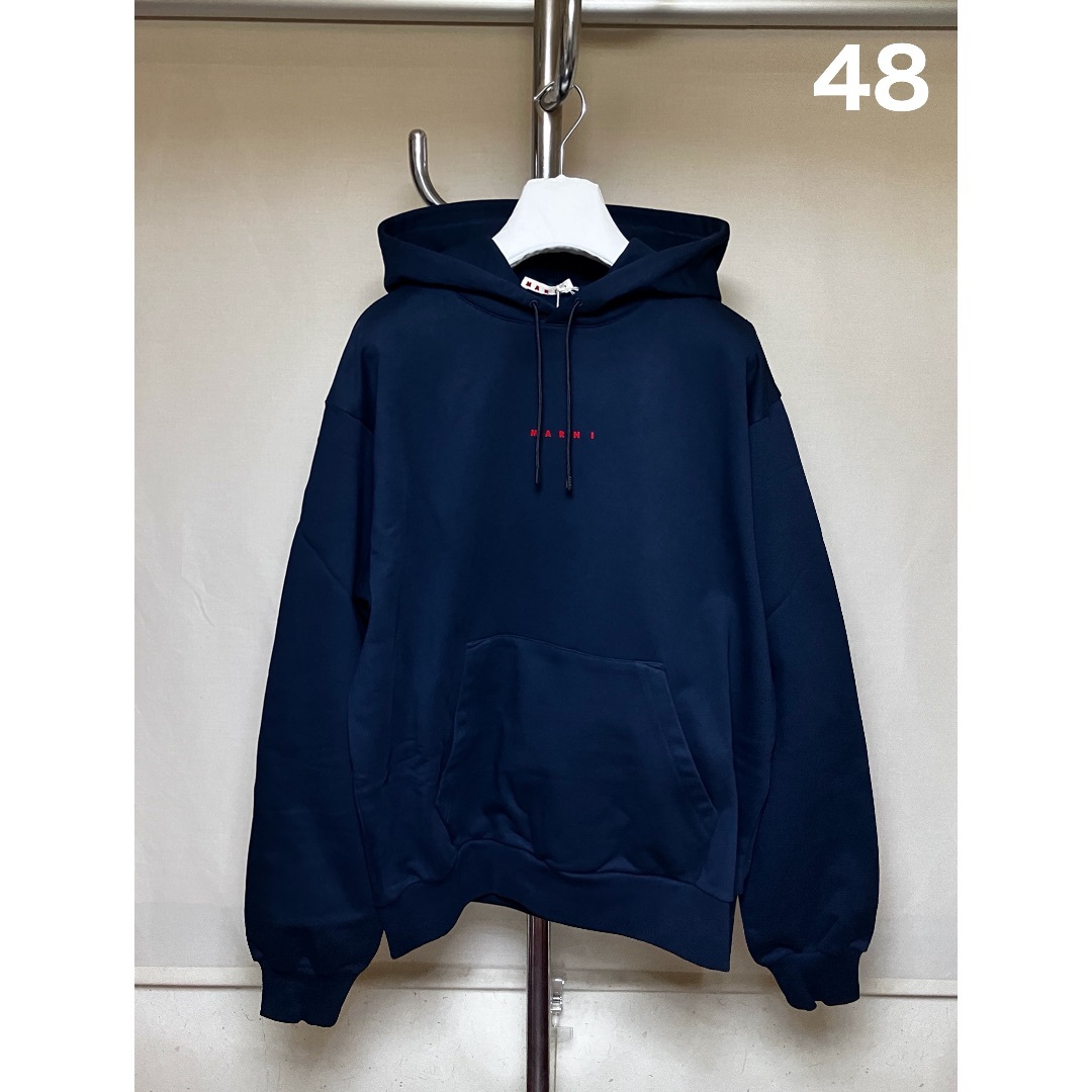 Maison Martin Margiela(マルタンマルジェラ)の新品 48 マルニ 23aw ミニロゴ パーカー ネイビー 6083 メンズのトップス(パーカー)の商品写真