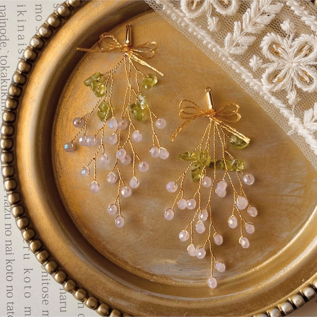 793 限定　葉桜　しだれ桜　小枝　ブーケ　ピアス　イヤリング　軽い　ピンク　花 ハンドメイドのアクセサリー(ピアス)の商品写真