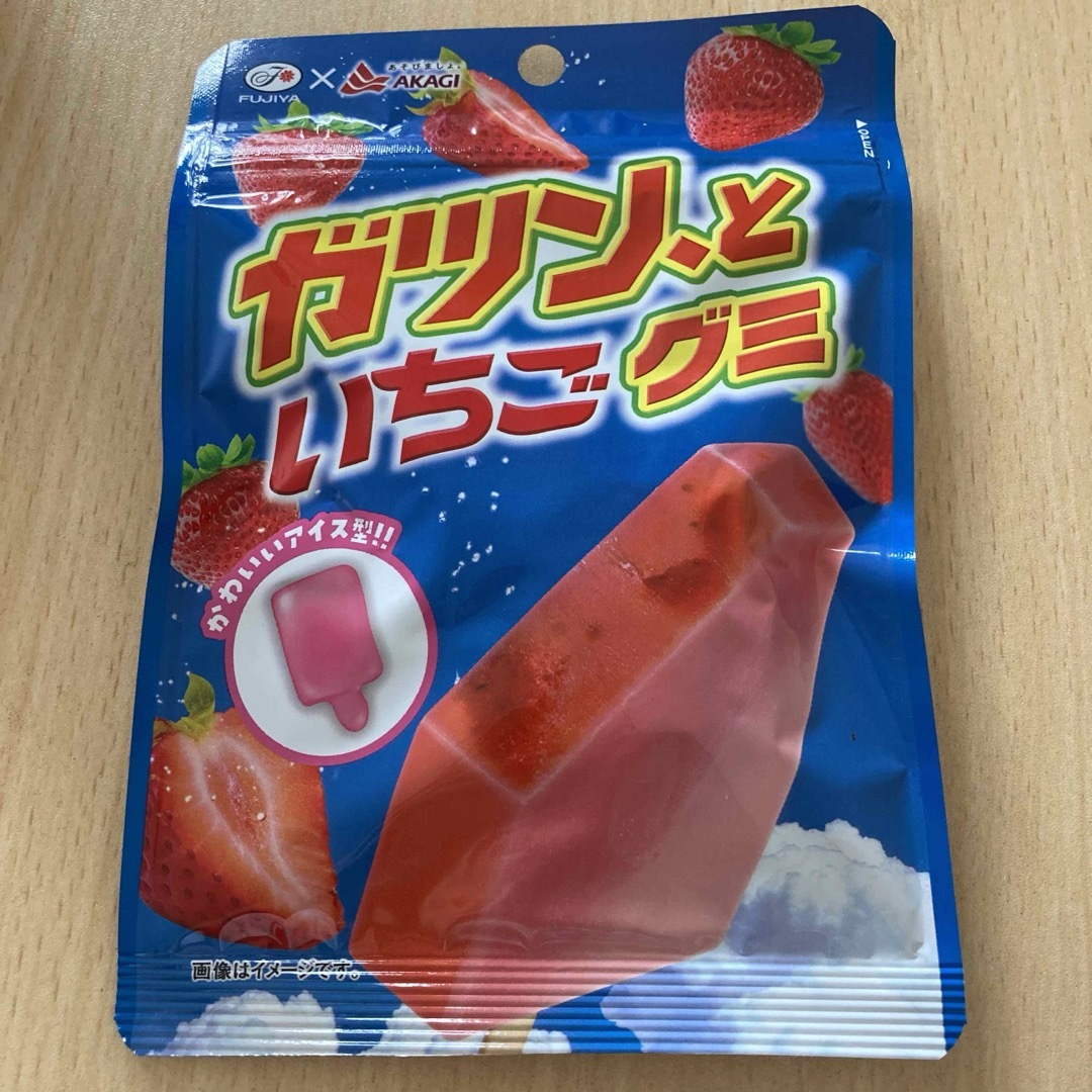 不二家(フジヤ)のガツン、といちごグミ 食品/飲料/酒の食品(菓子/デザート)の商品写真