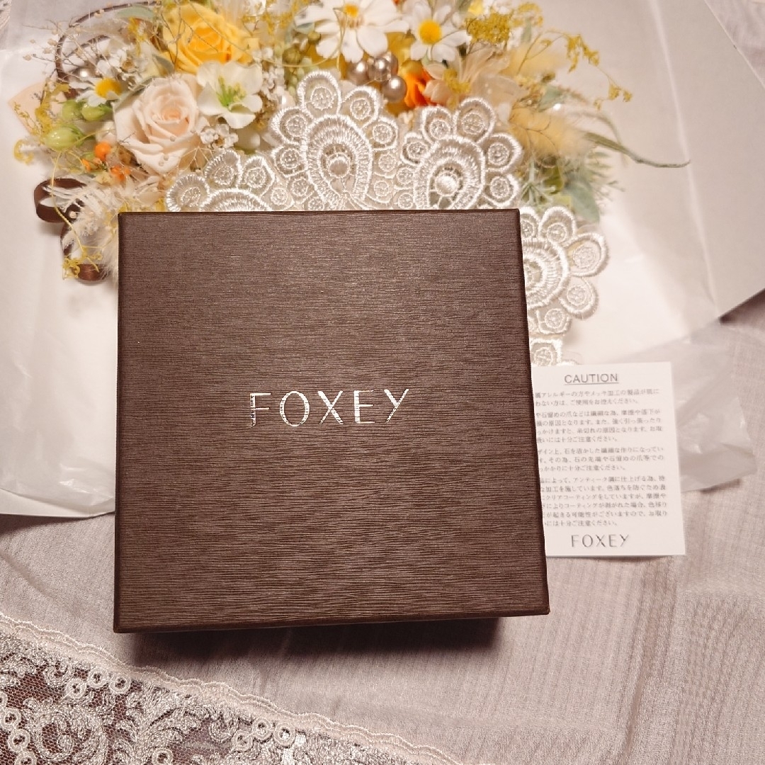 FOXEY(フォクシー)の2024♡バレンタイン限定☘TREFLEブローチ レディースのアクセサリー(ブローチ/コサージュ)の商品写真