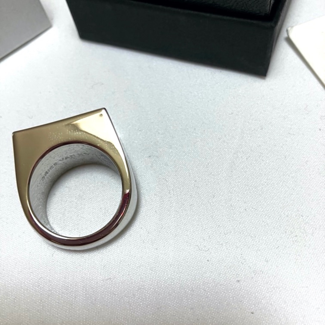 DRIES VAN NOTEN(ドリスヴァンノッテン)の新品 M ドリスヴァンノッテン 23ss スクエアリング 指輪 灰銀 5650 メンズのアクセサリー(リング(指輪))の商品写真