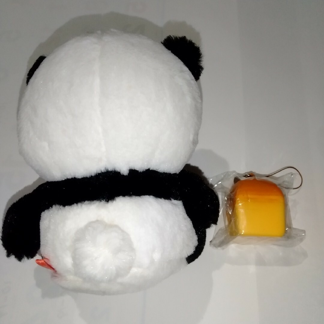 パンダのぬいぐるみと食パン型のスクイーズキーホルダーのセット エンタメ/ホビーのおもちゃ/ぬいぐるみ(ぬいぐるみ)の商品写真