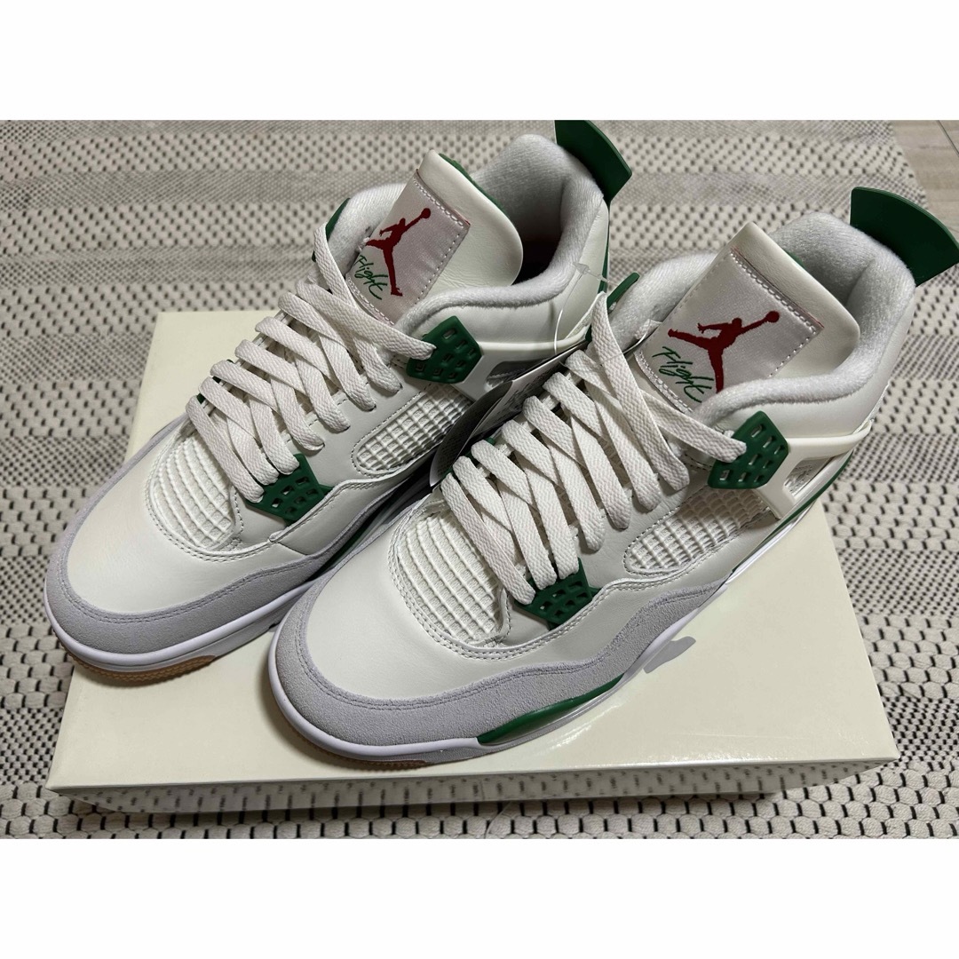 Jordan Brand（NIKE）(ジョーダン)のNike SB × Air Jordan 4 "Pine Green"28cm メンズの靴/シューズ(スニーカー)の商品写真