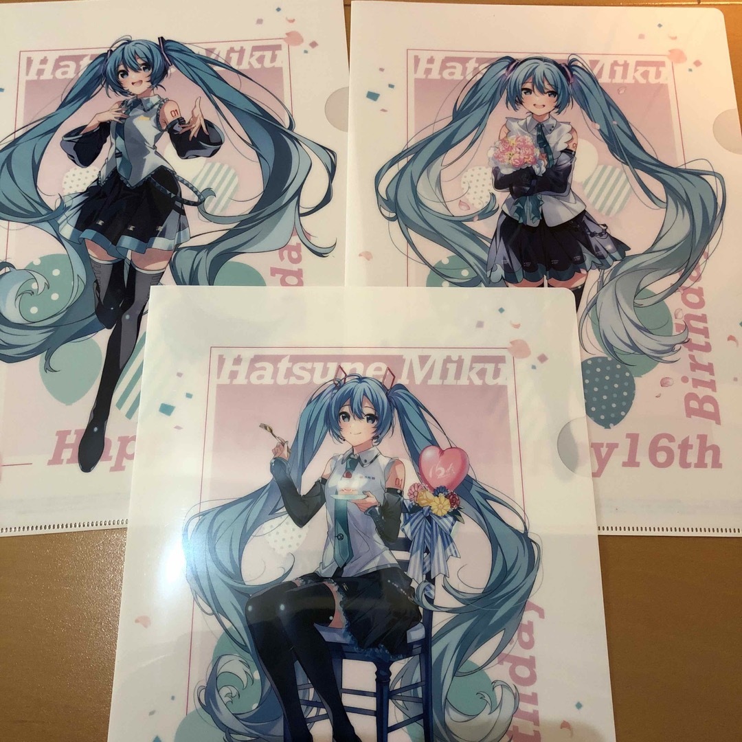 初音ミク16thクリアファイル５枚 エンタメ/ホビーのアニメグッズ(クリアファイル)の商品写真