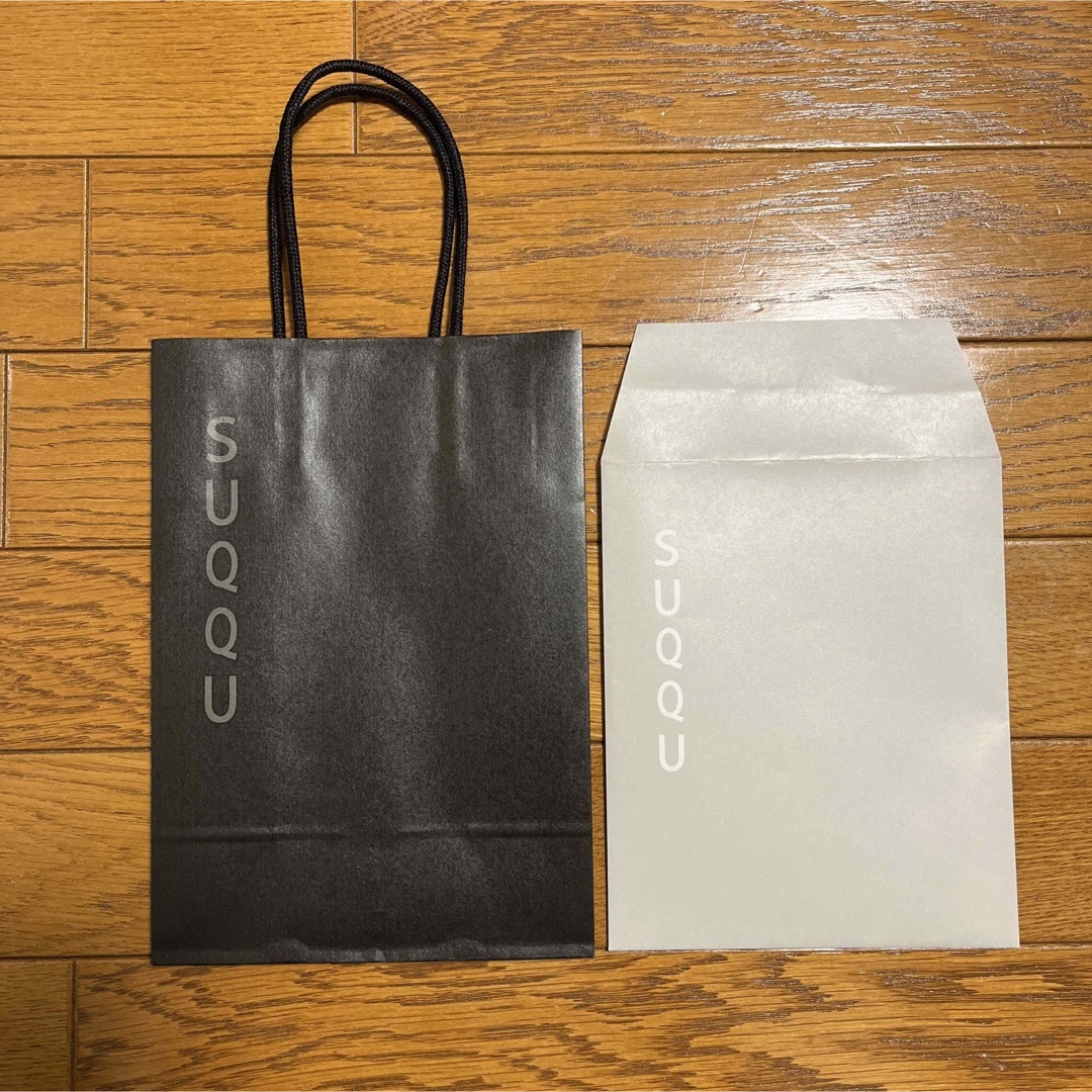 SUQQU(スック)のSUQQU　スック ショップ袋　紙袋 レディースのバッグ(ショップ袋)の商品写真