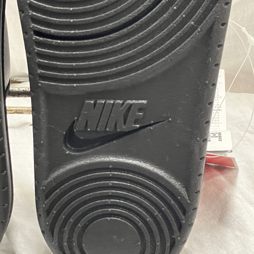 NIKE(ナイキ)の新品未使用品　NIKE ナイキ　23.0cm サンダル　シャワーサンダル　黒 レディースの靴/シューズ(サンダル)の商品写真