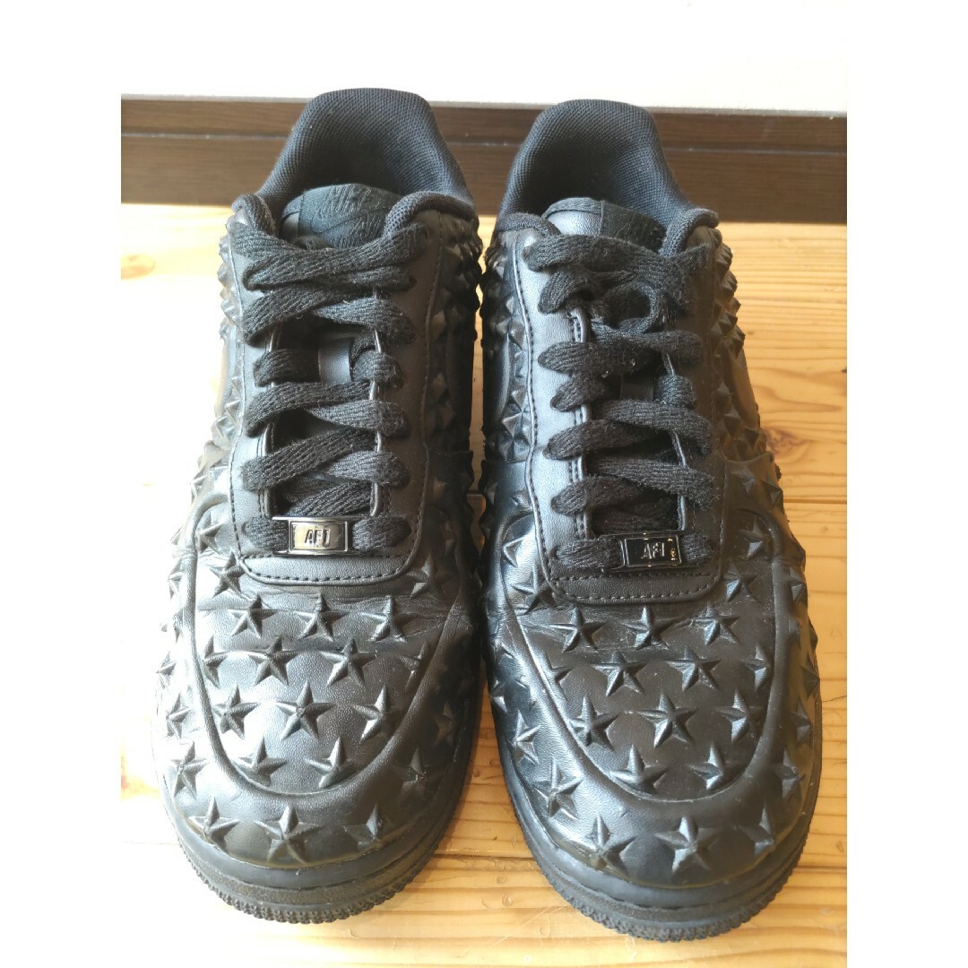 NIKE(ナイキ)のAIR FORCE 1 INDEPENDENCE DAY ブラック 24.5cm レディースの靴/シューズ(スニーカー)の商品写真