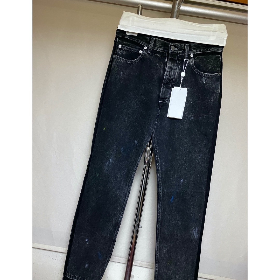 Maison Martin Margiela(マルタンマルジェラ)の新品 31 22aw マルジェラ ペンキスプラッシュデニム 黒 5878 メンズのパンツ(デニム/ジーンズ)の商品写真