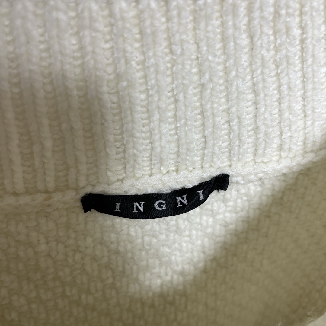 INGNI(イング)のINGNI ホワイトニット/セーター　サイズM レディースのトップス(ニット/セーター)の商品写真