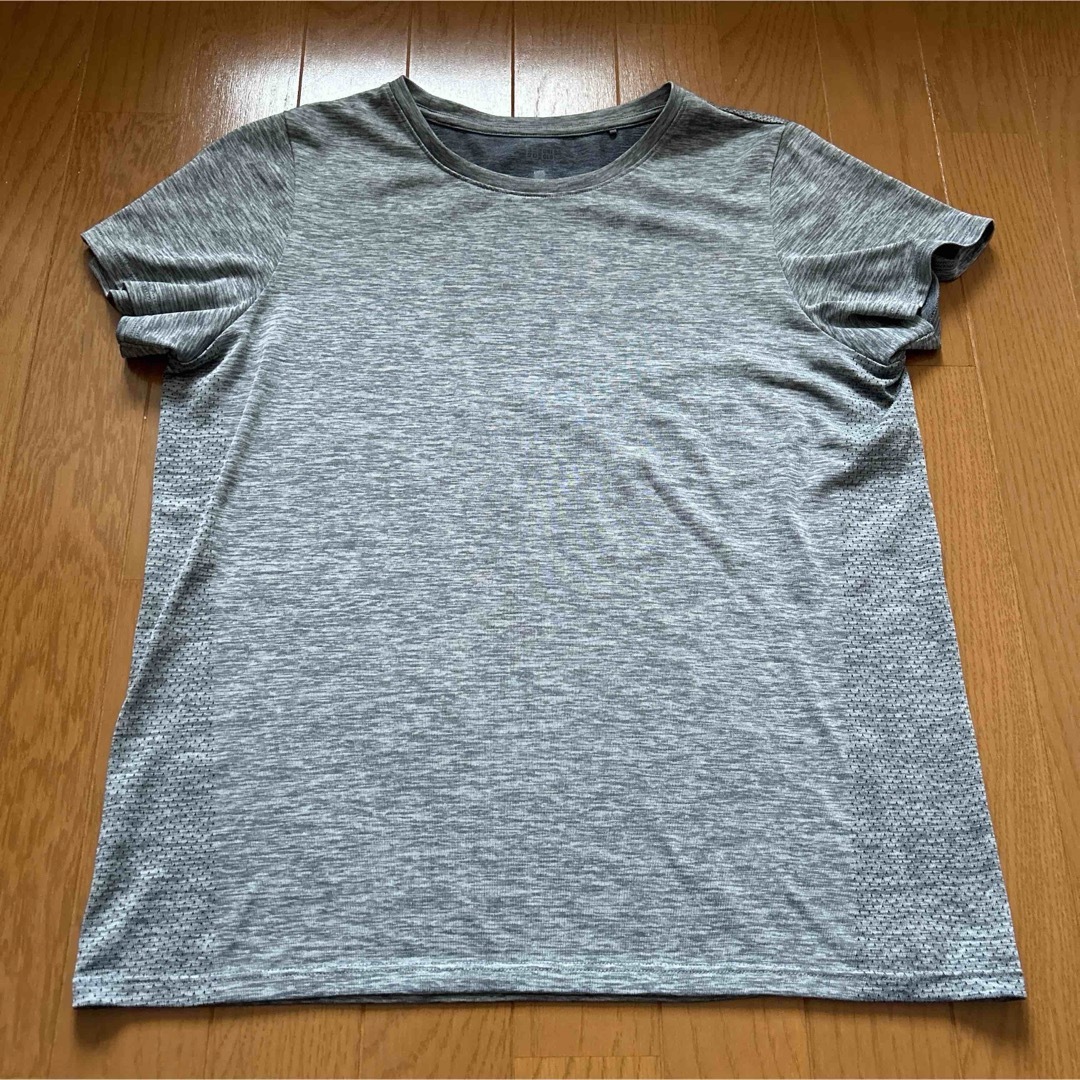 UNIQLO Mサイズ グレー シャツ スポーツ レディースのトップス(Tシャツ(半袖/袖なし))の商品写真