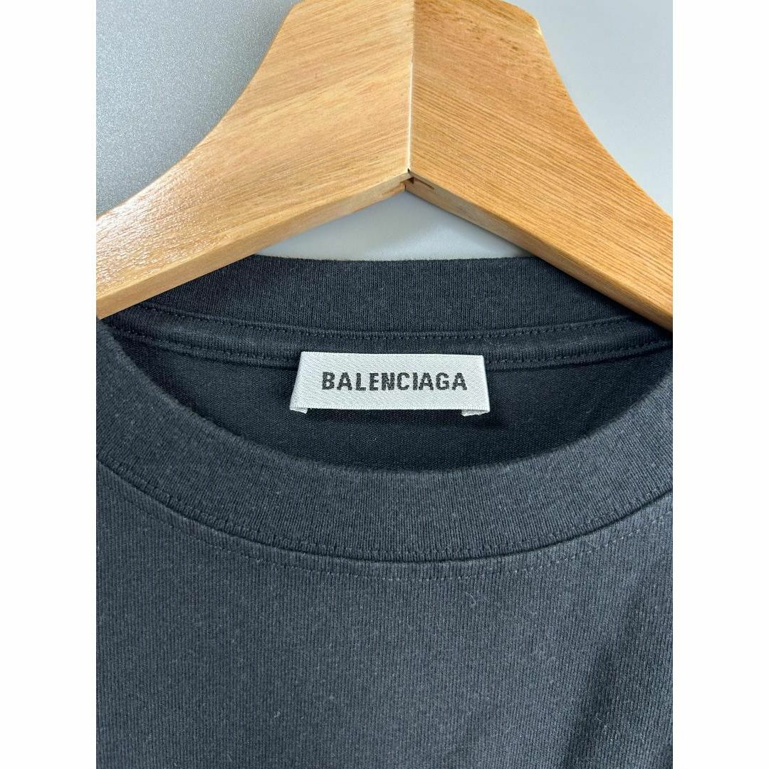 Balenciaga(バレンシアガ)の黒いスーツのインナーとしてもピッタリなバレンシアガのブラックTシャツ レディース レディースのトップス(Tシャツ(半袖/袖なし))の商品写真