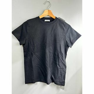 バレンシアガ(Balenciaga)の黒いスーツのインナーとしてもピッタリなバレンシアガのブラックTシャツ レディース(Tシャツ(半袖/袖なし))