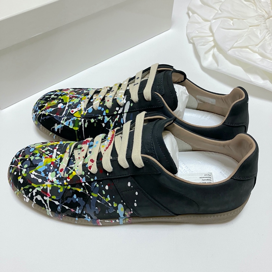 Maison Martin Margiela(マルタンマルジェラ)の新品 41 マルジェラ 23ss ペイントドロップジャーマントレーナー 5837 メンズの靴/シューズ(スニーカー)の商品写真