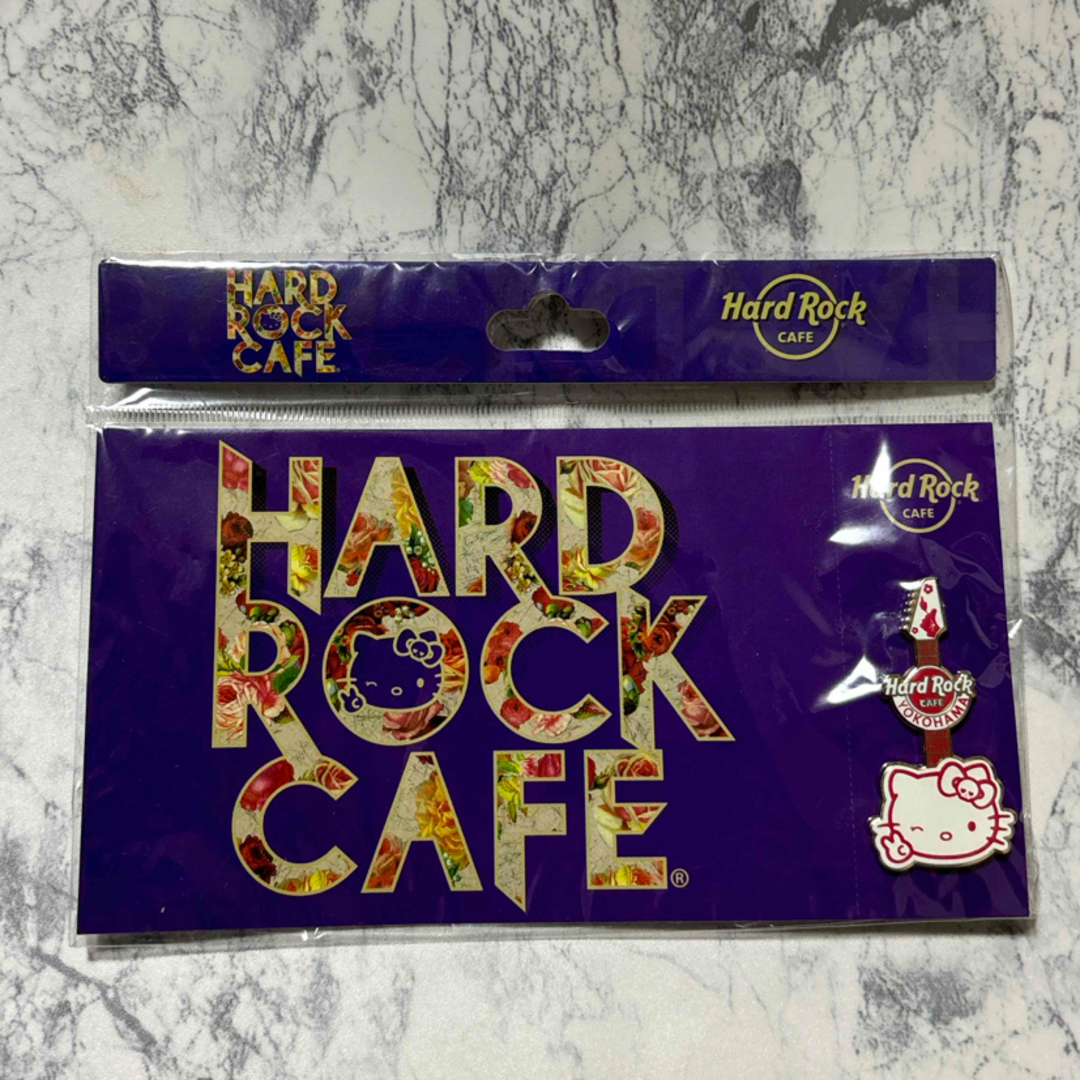 Hard Rock CAFE(ハードロックカフェ)のハードロックカフェ ハローキティ ピンバッジ付きポストカード エンタメ/ホビーのアニメグッズ(バッジ/ピンバッジ)の商品写真