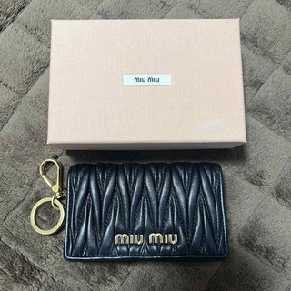 ミュウミュウ(miumiu)のmiumiu カードケース　(財布)